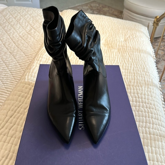 Gorgeous black short boots - Picture 1 of 3